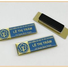 Thẻ tên nhân viên cài áo