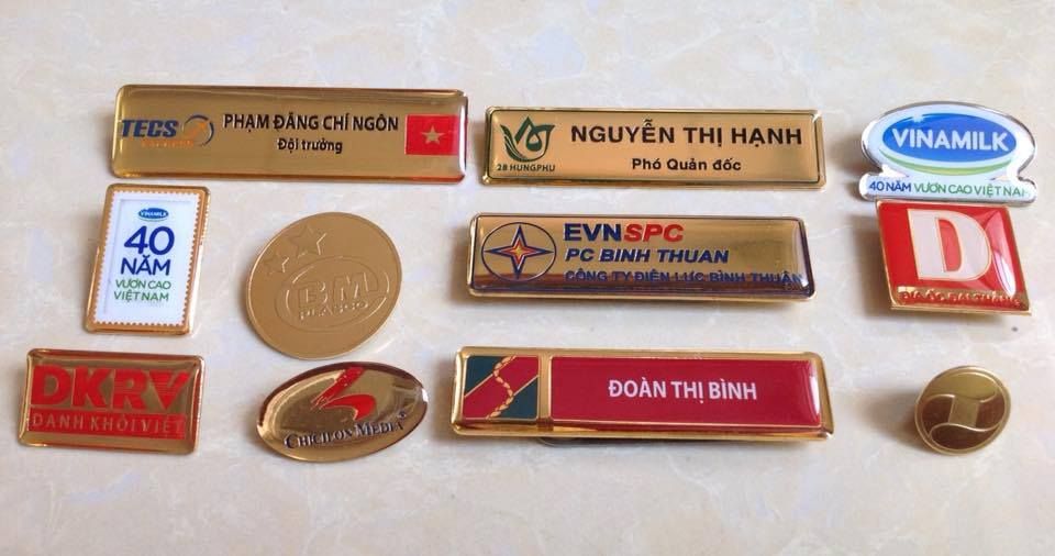 Huy hiệu cài áo thiết kế riêng theo yêu cầu