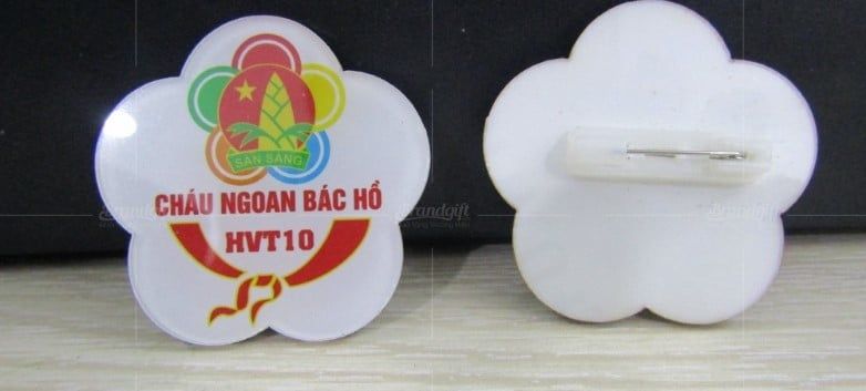 Huy hiệu nhựa cài áo