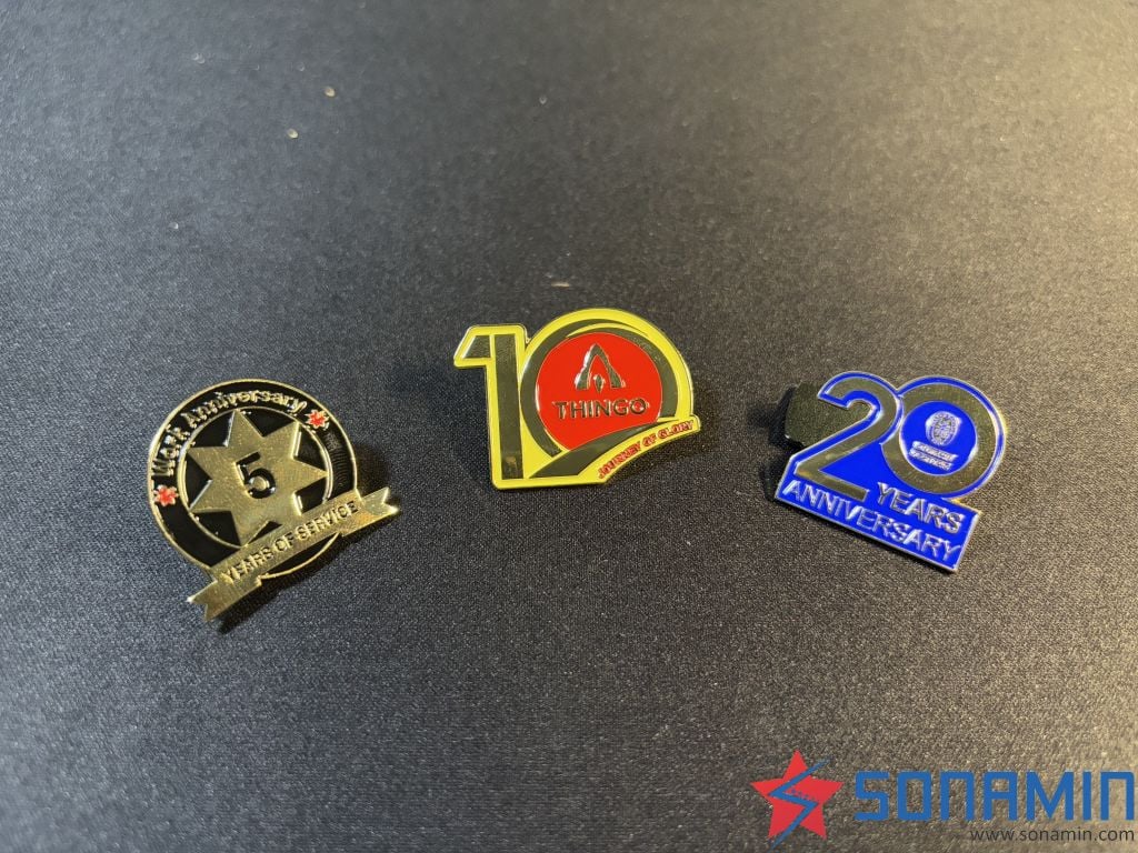 Huy hiệu cài áo kỷ niệm năm thành lập công ty - Hợp kim đúc khuôn
