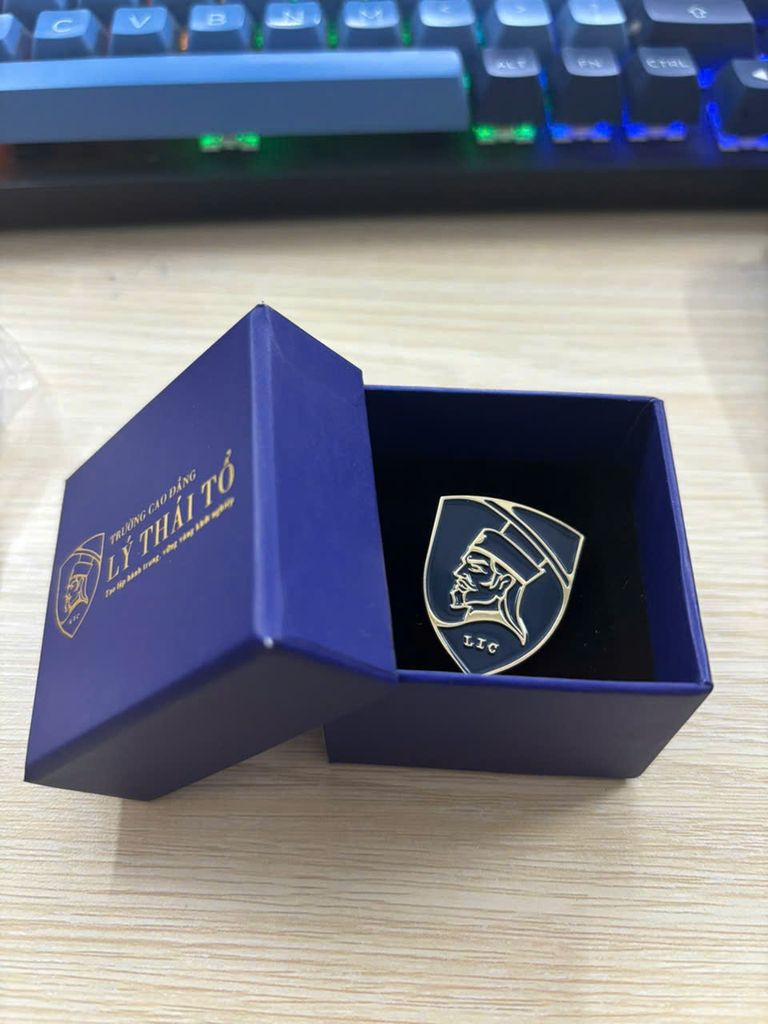 In huy hiệu, pin cài áo theo yêu cầu