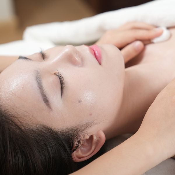  MDV116 Dịch vụ chăm sóc da giảm nhờn và hỗ trợ thu nhỏ lỗ chân lông cho da căng mịn 