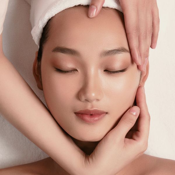  MDV107 Dịch vụ chăm sóc hỗ trợ Chống lão hóa vùng mắt: Hỗ trợ chống nhăn, quầng thâm và giảm chảy xệ 