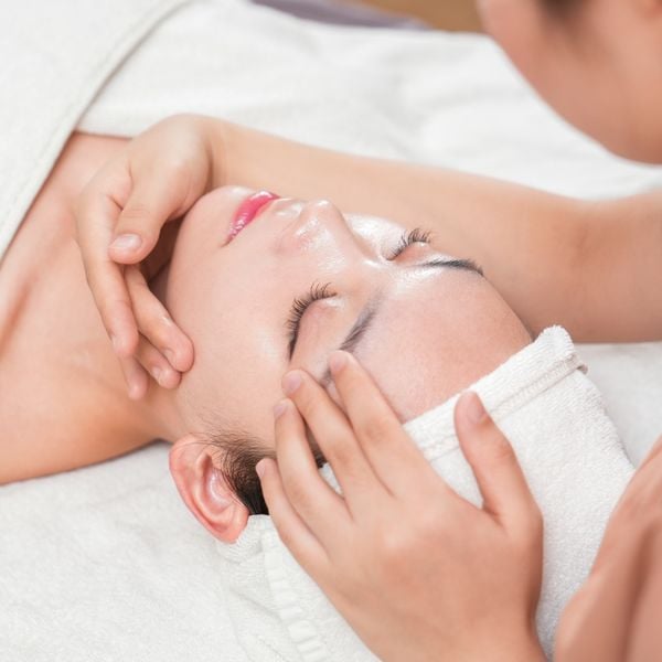  MDV114 Dịch vụ chăm sóc da thanh tẩy và dưỡng sáng da 