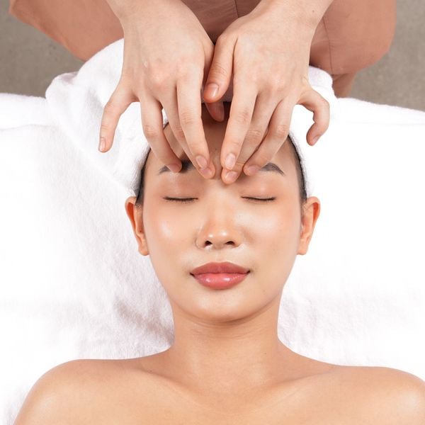  MDV113 Dịch vụ chăm sóc da đặc biệt hỗ trợ làm mờ nám, dưỡng trắng da và hỗ trợ chống lão hóa 