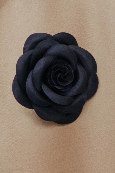 Cài áo Black Rose Brooch