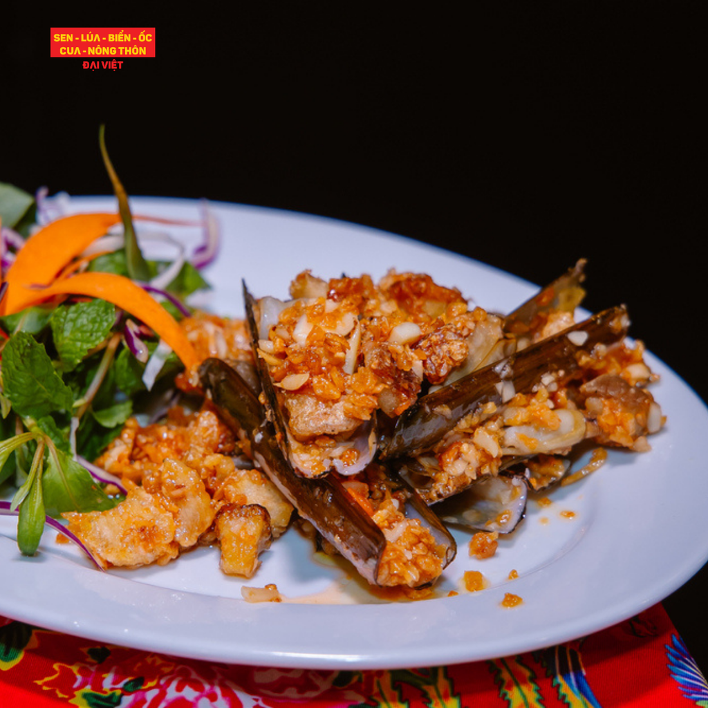  Fried Razor Clam With Garlic - Ốc Móng Tay Cháy Tỏi 