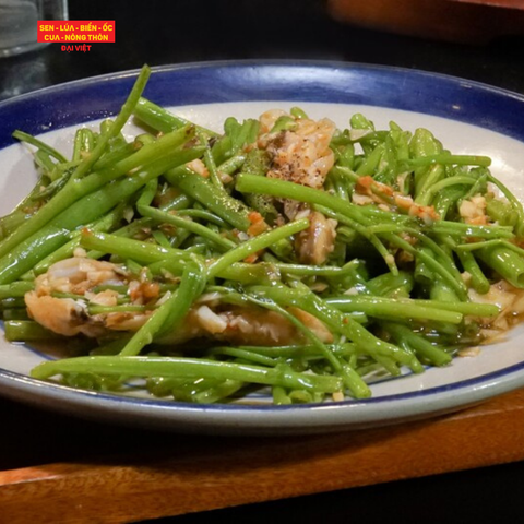  Stir-fried Razor Clam With Morning Glory - Ốc Móng Tay Xào Rau Muống 