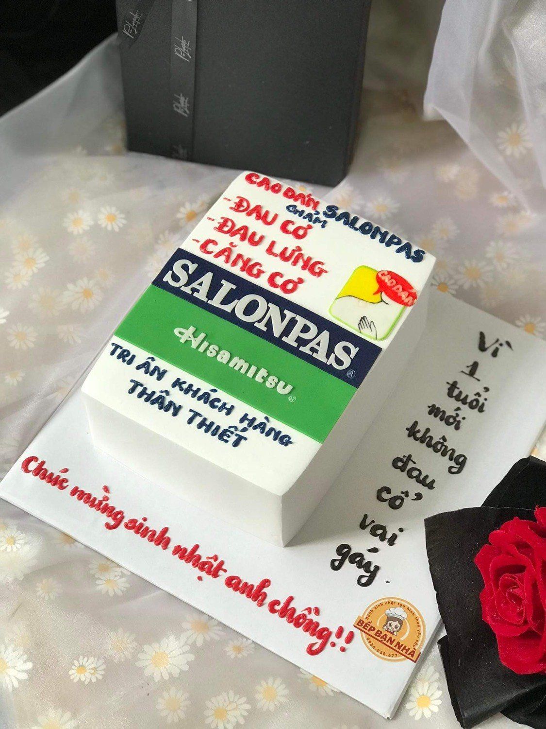 Bánh sinh nhật tạo hình thuốc dán SALONPAS độc đáo – Bếp Bạn Nhà
