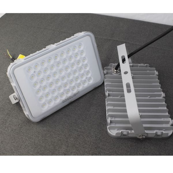  Đèn pha led 50W P27 chiếu sáng ngoài trời,chiếu sáng bảng hiệu quảng cáo 