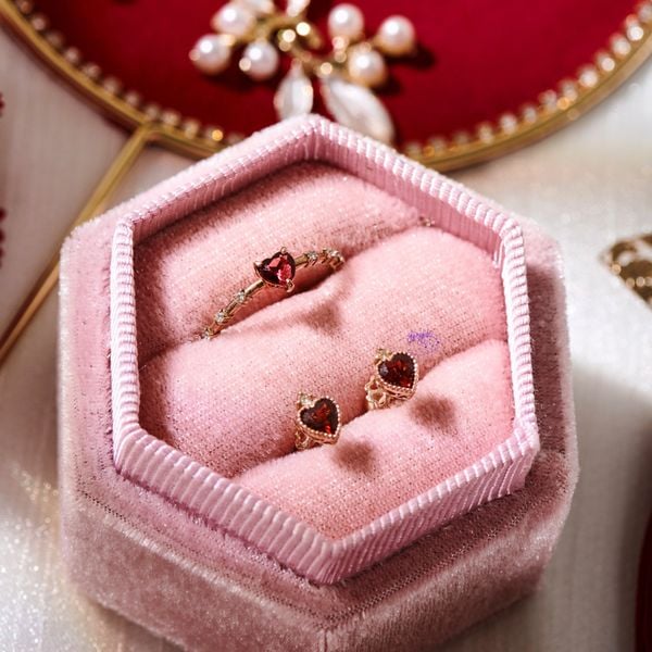  Nhẫn vàng 10k Heart Garnet 