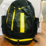  NIKE TÚI ĐEO ĐỨNG ĐEN CHỮ VÀNG 