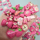  Jibbitz charm sticker đá hình gấu dâu hồng, gấu lotso gắn trang trí dép sục cross 