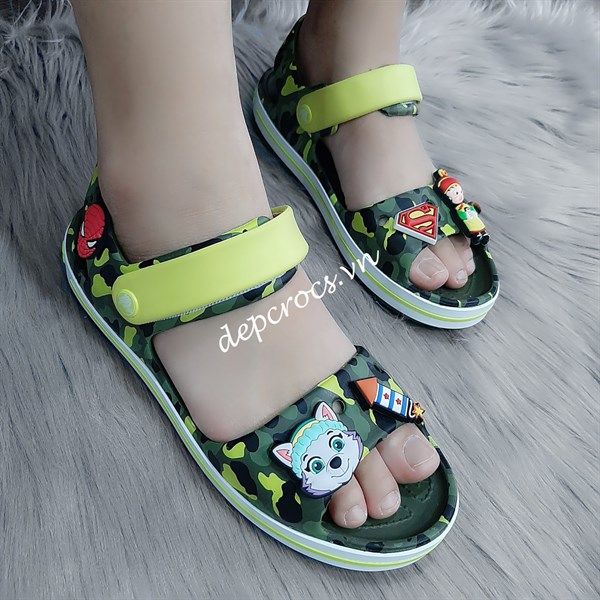  Sandal crocband camo trẻ em 