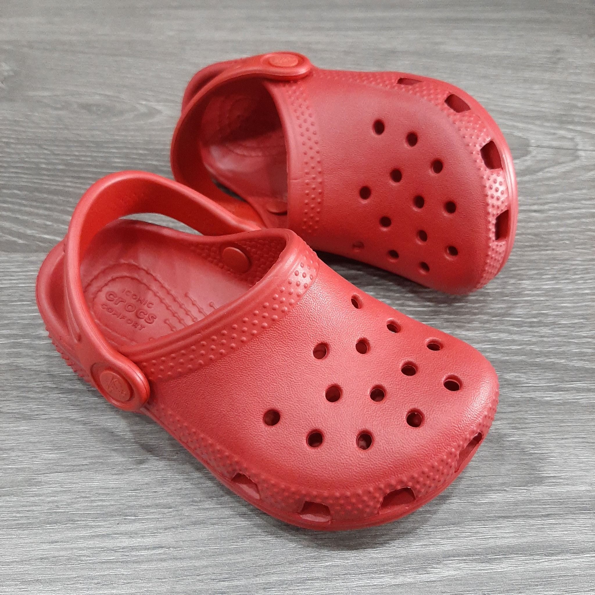  Dép sục cross classic trẻ em màu đỏ, cam, tím chính hãng 