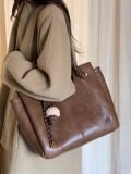  Túi Chio tote size 30 tặng charm kem bông vintage 