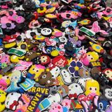  Jibbitz charms Dinas 2D gắn dép 