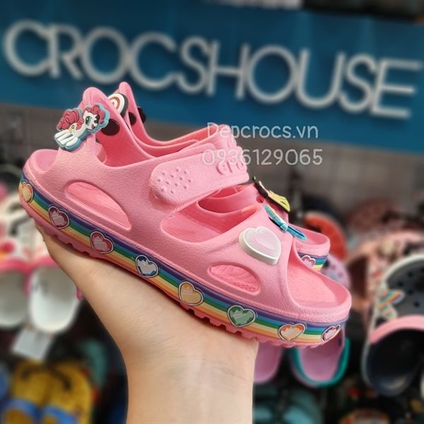  Sandal crocband ii trái tim bé gái 