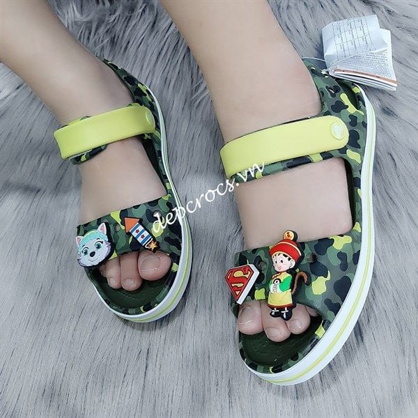  Sandal crocband camo trẻ em 