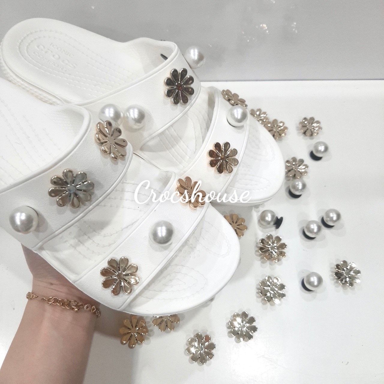  Jibbitz charms kim loại gắn dép cross 