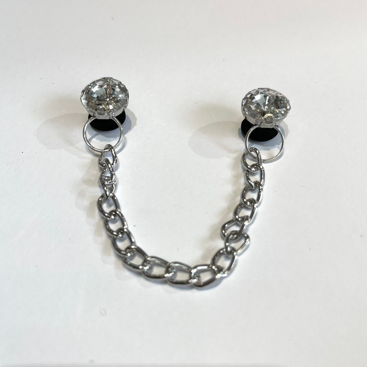  Jibbitz charms kim loại gắn dép cross 