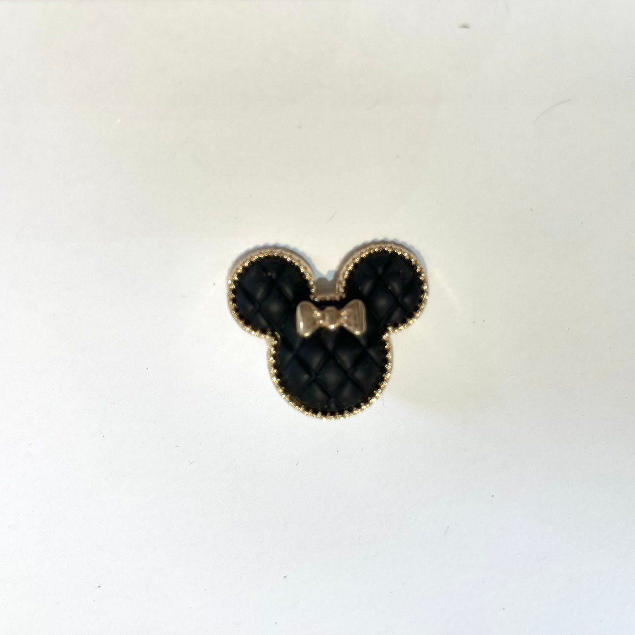  Jibbitz charms kim loại gắn dép cross 