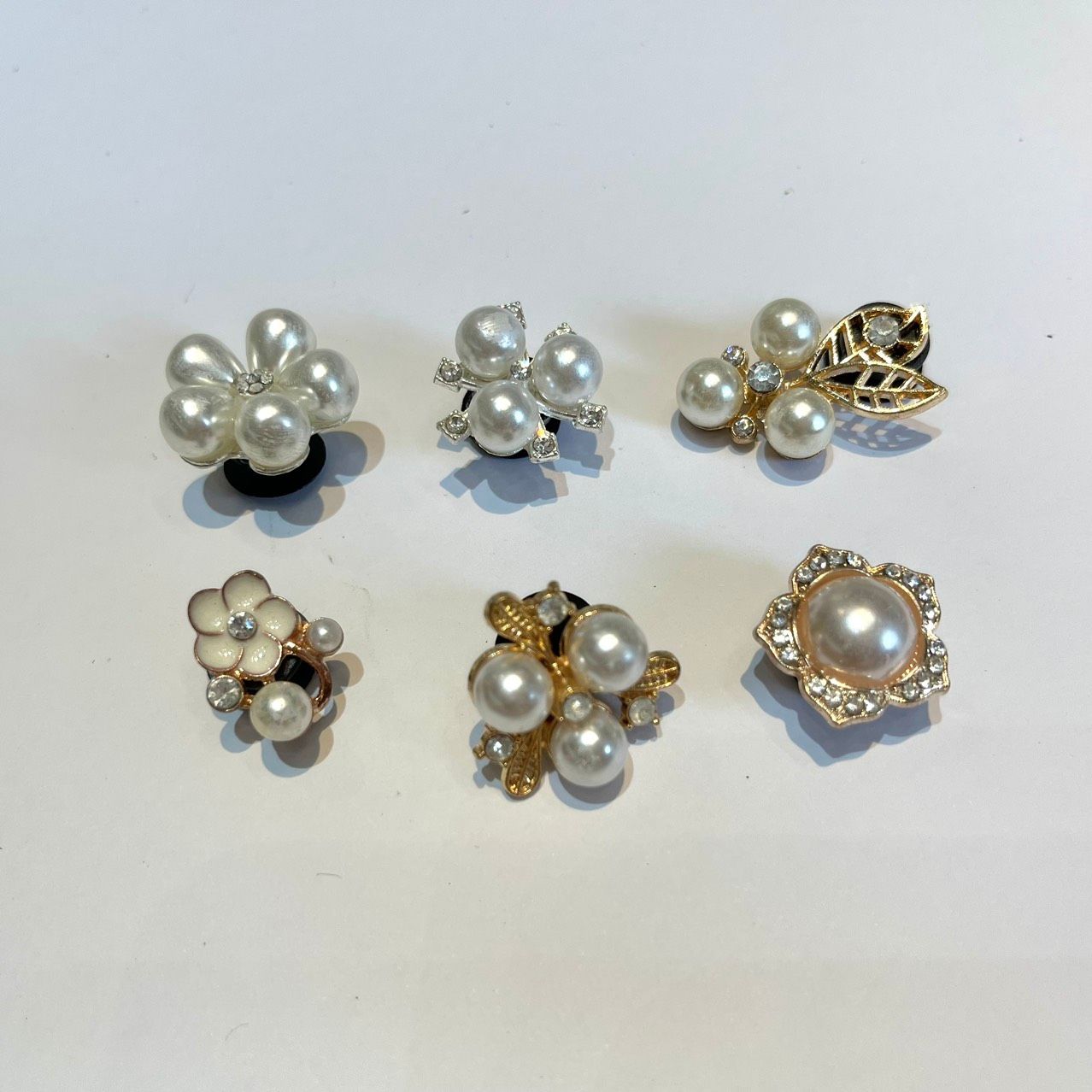  Jibbitz charms kim loại gắn dép cross 