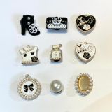 Jibbitz charms kim loại gắn dép cross 