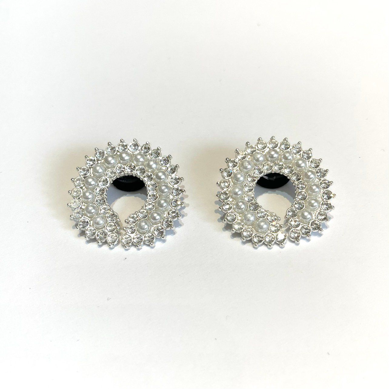  Jibbitz charms kim loại gắn dép cross 