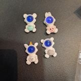  Jibbitz charms kim loại gắn dép cross 