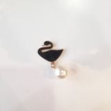  Jibbitz charms kim loại gắn dép cross 