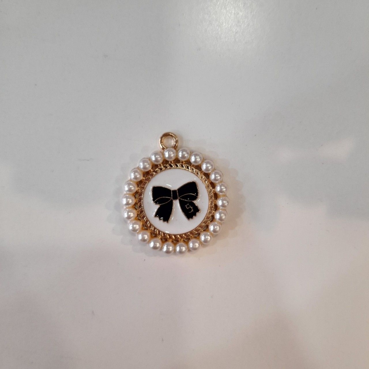  Jibbitz charms kim loại gắn dép cross 