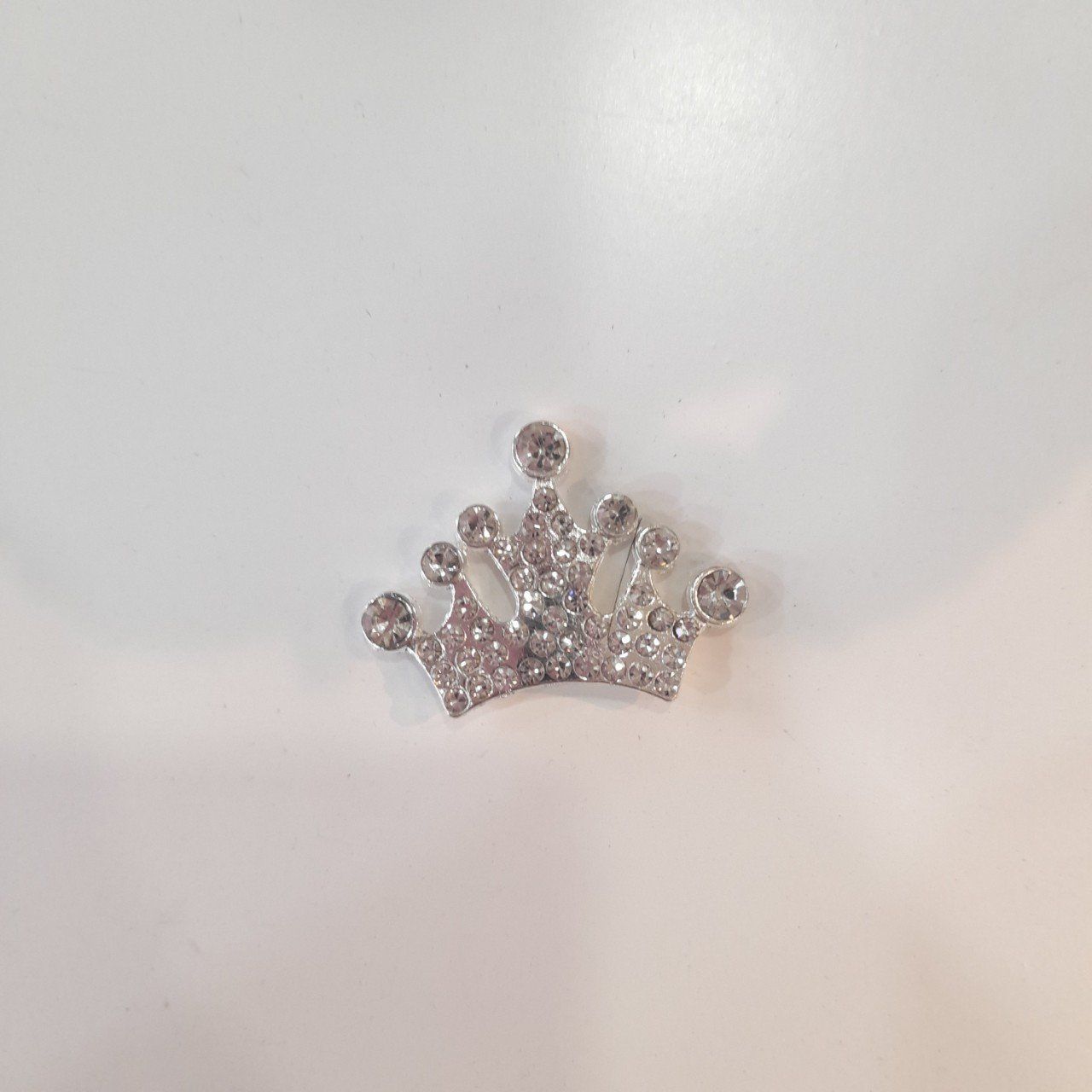  Jibbitz charms kim loại gắn dép cross 