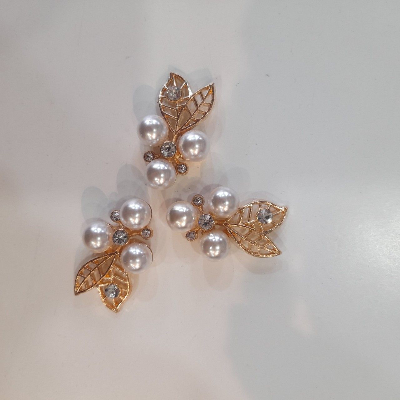  Jibbitz charms kim loại gắn dép cross 