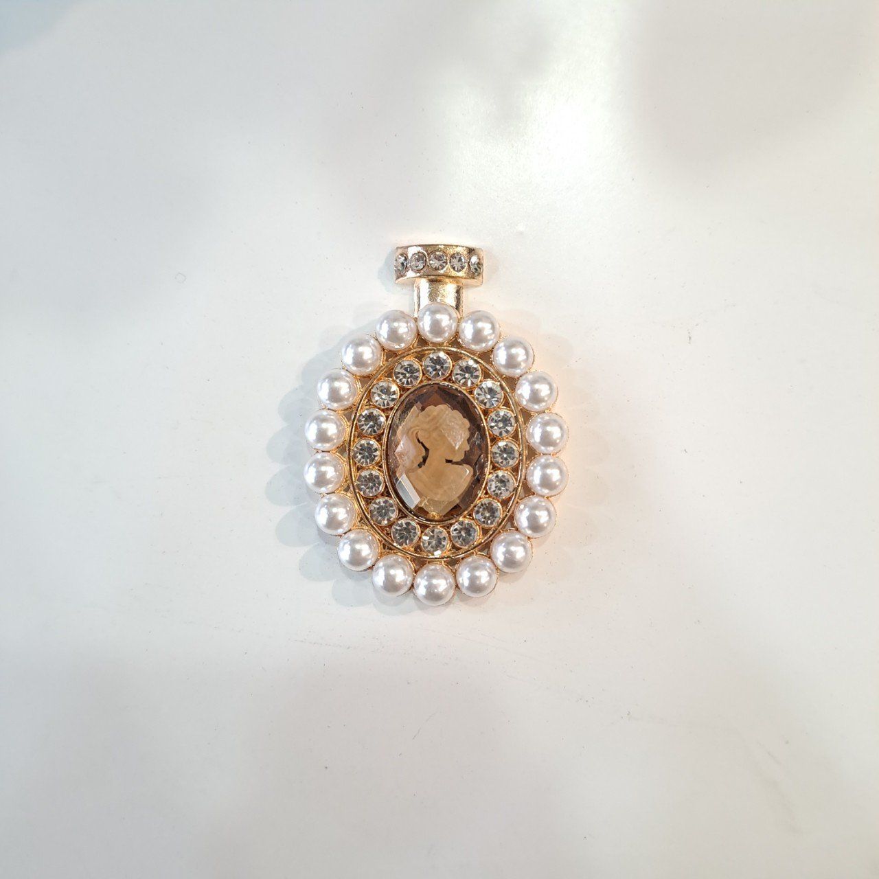  Jibbitz charms kim loại gắn dép cross 