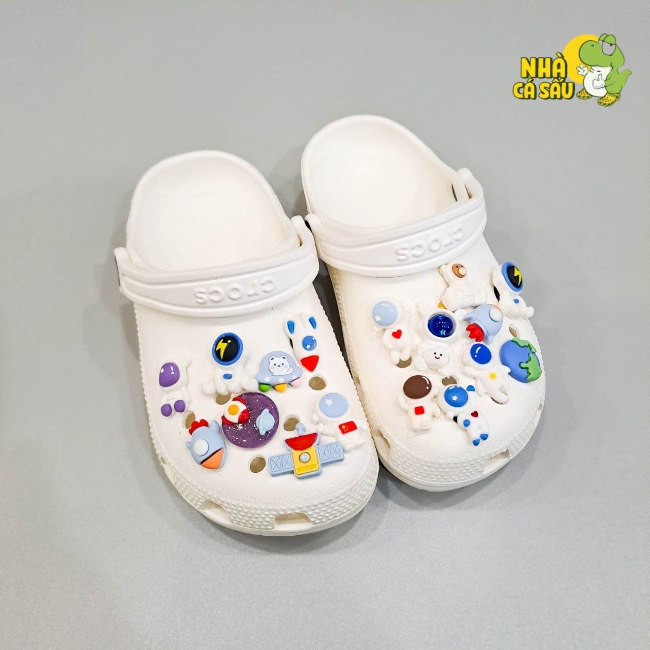  Jibbitz charms sticker 3D nhựa cứng phi hành gia, vũ trụ gắn trang trí dép sục cross 