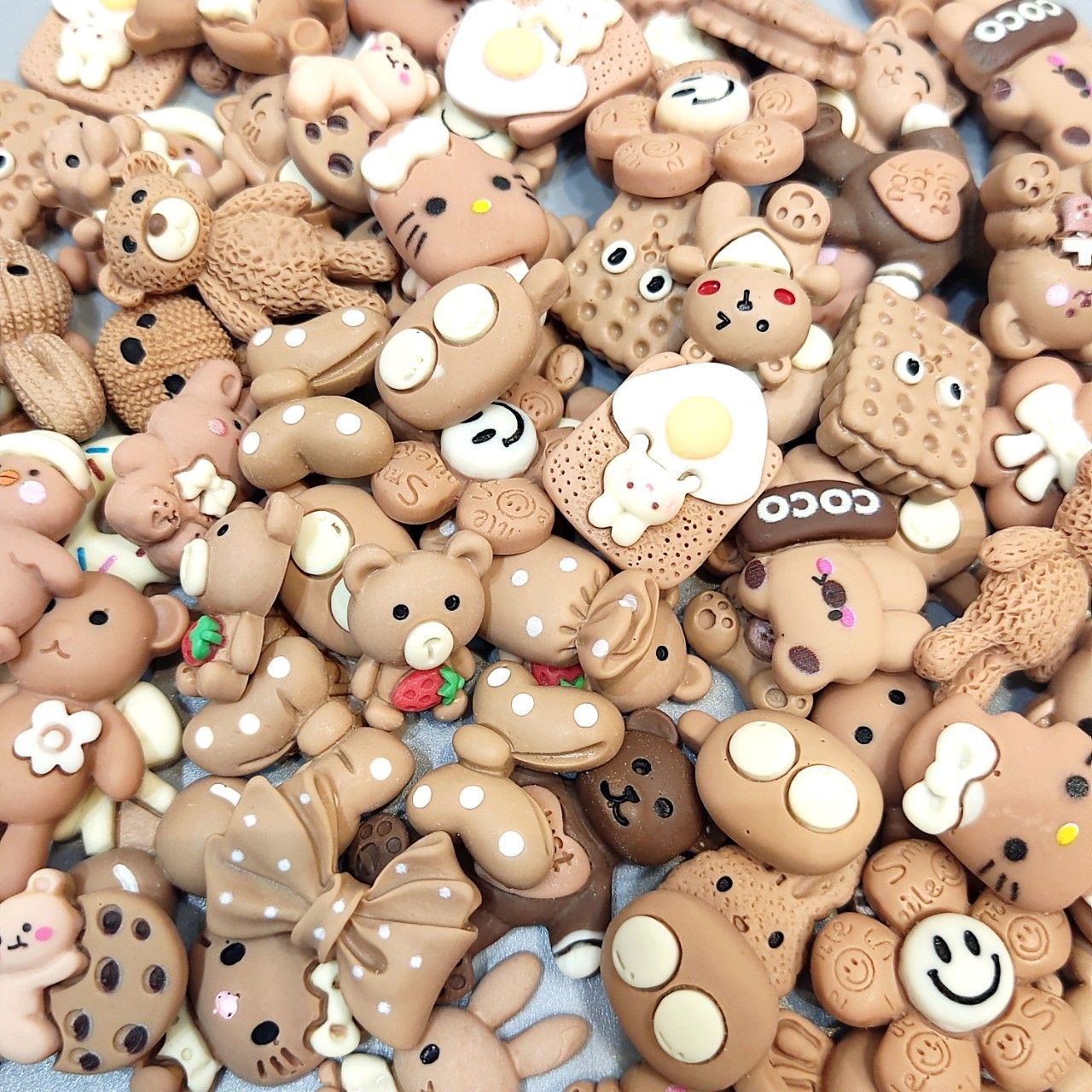  Jibbitz charms 3D nhỏ nhựa cứng theo tone màu gắn dép 