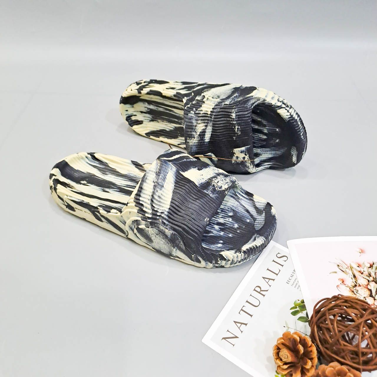  Dép quai ngang adidas adilette nam nữ đúc nguyên khối 