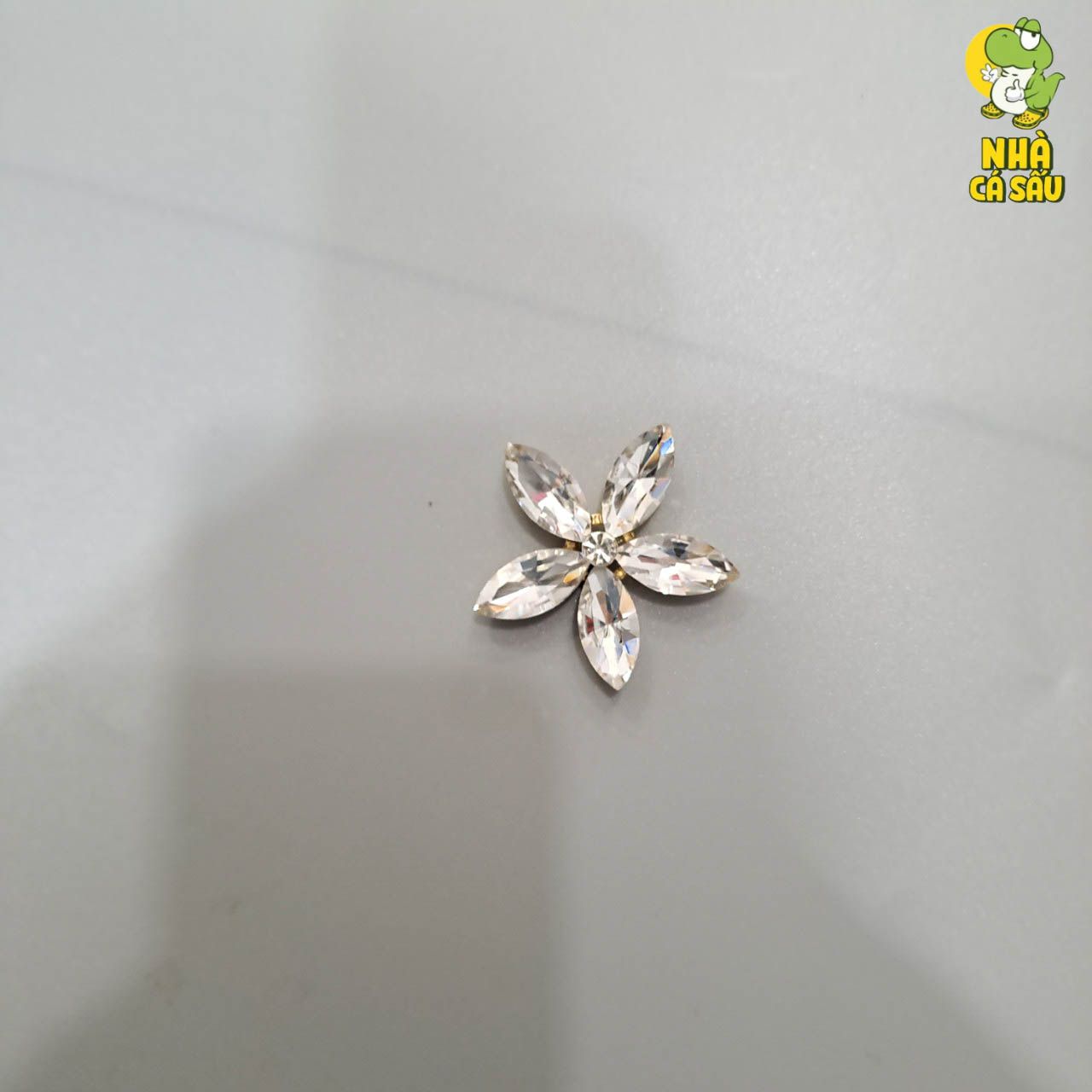  Jibbitz charms kim loại gắn dép cross 