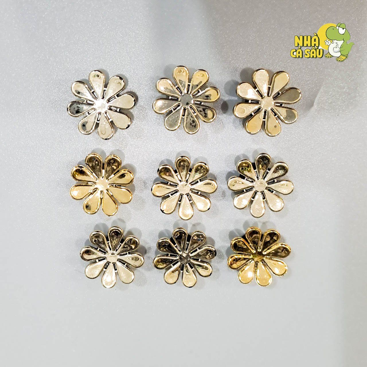  Jibbitz charms kim loại gắn dép cross 