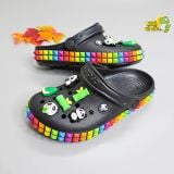  Dép sục crocband viền họa tiết trái tim, cầu vồng trẻ em người lớn chính hãng 