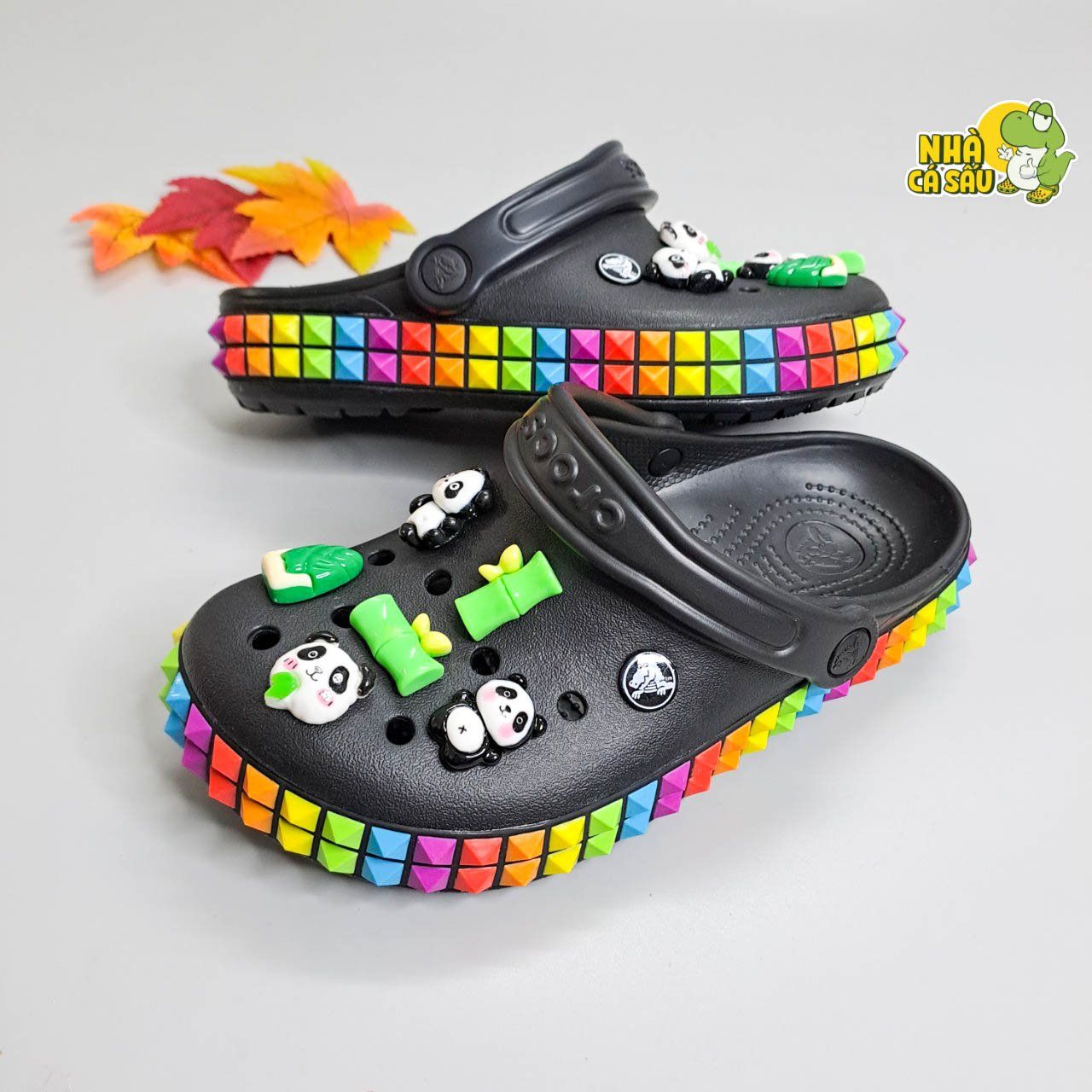  Dép sục crocband viền họa tiết trái tim, cầu vồng trẻ em người lớn chính hãng 