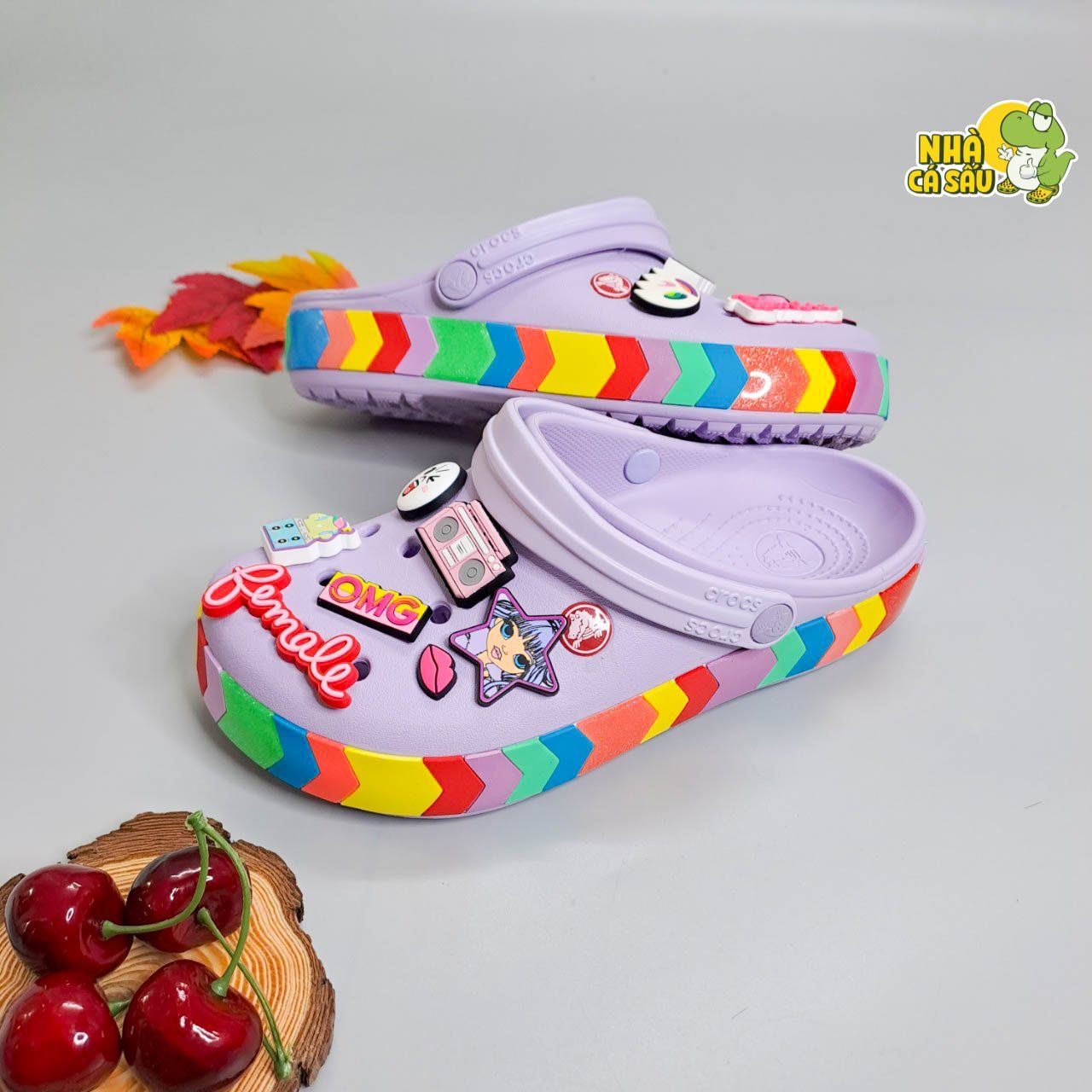  Dép sục crocband viền họa tiết trái tim, cầu vồng trẻ em người lớn chính hãng 