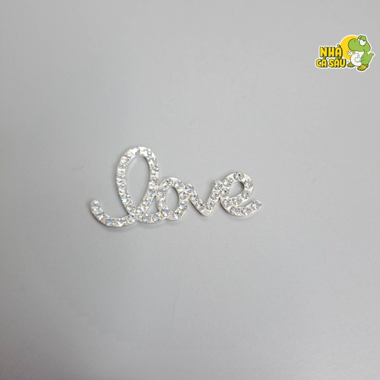  Jibbitz charms kim loại gắn dép cross 