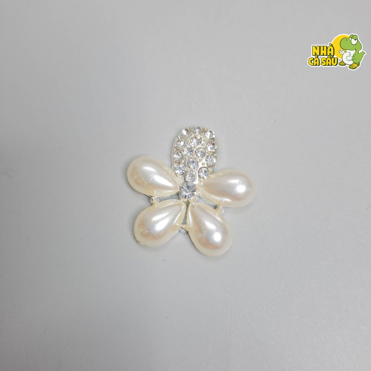  Jibbitz charms kim loại gắn dép cross 