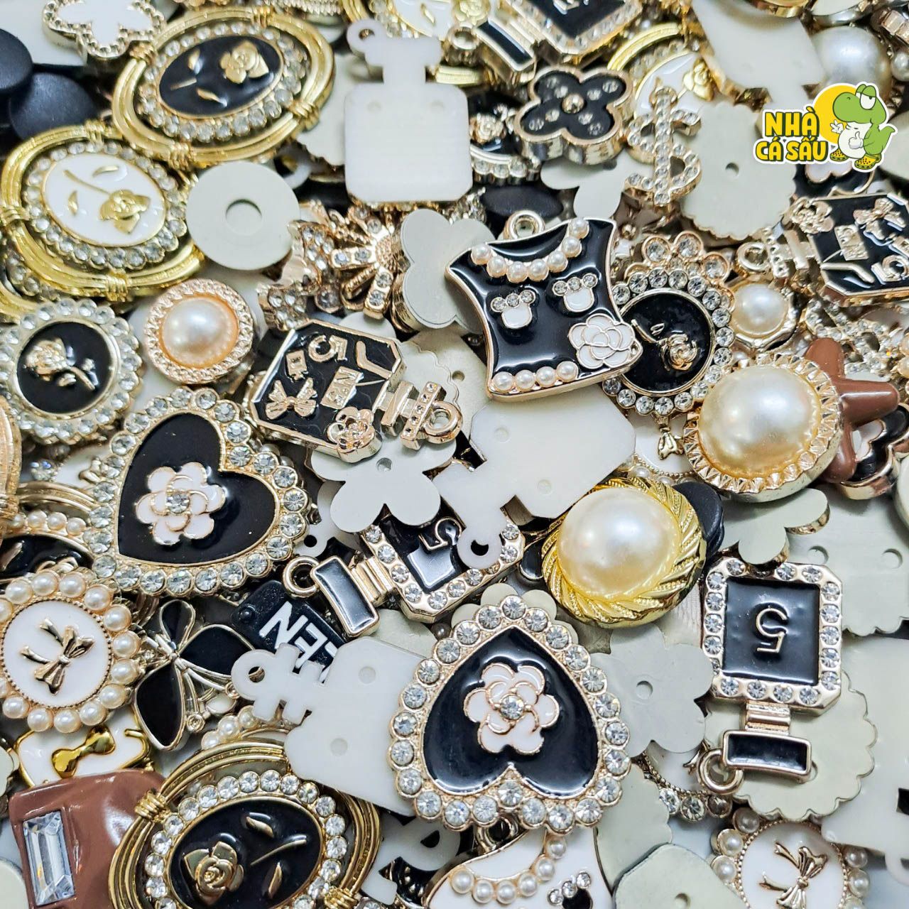  Jibbitz charms giả kim gắn dép sục cross 