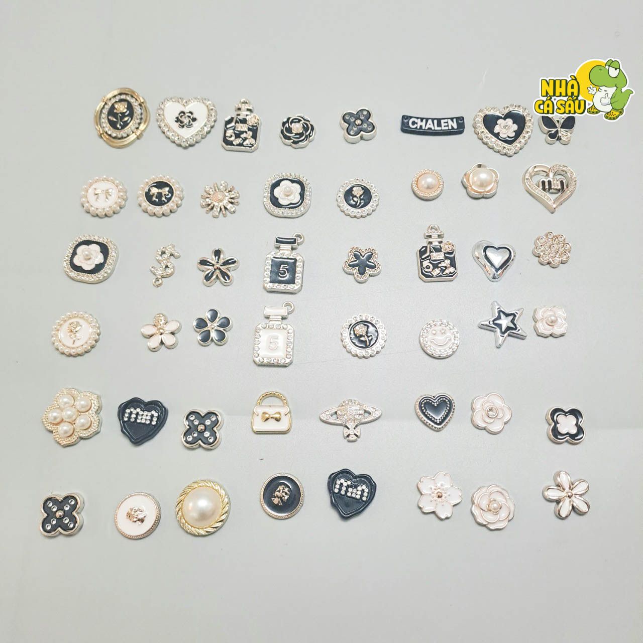  Jibbitz charms giả kim gắn dép sục cross 