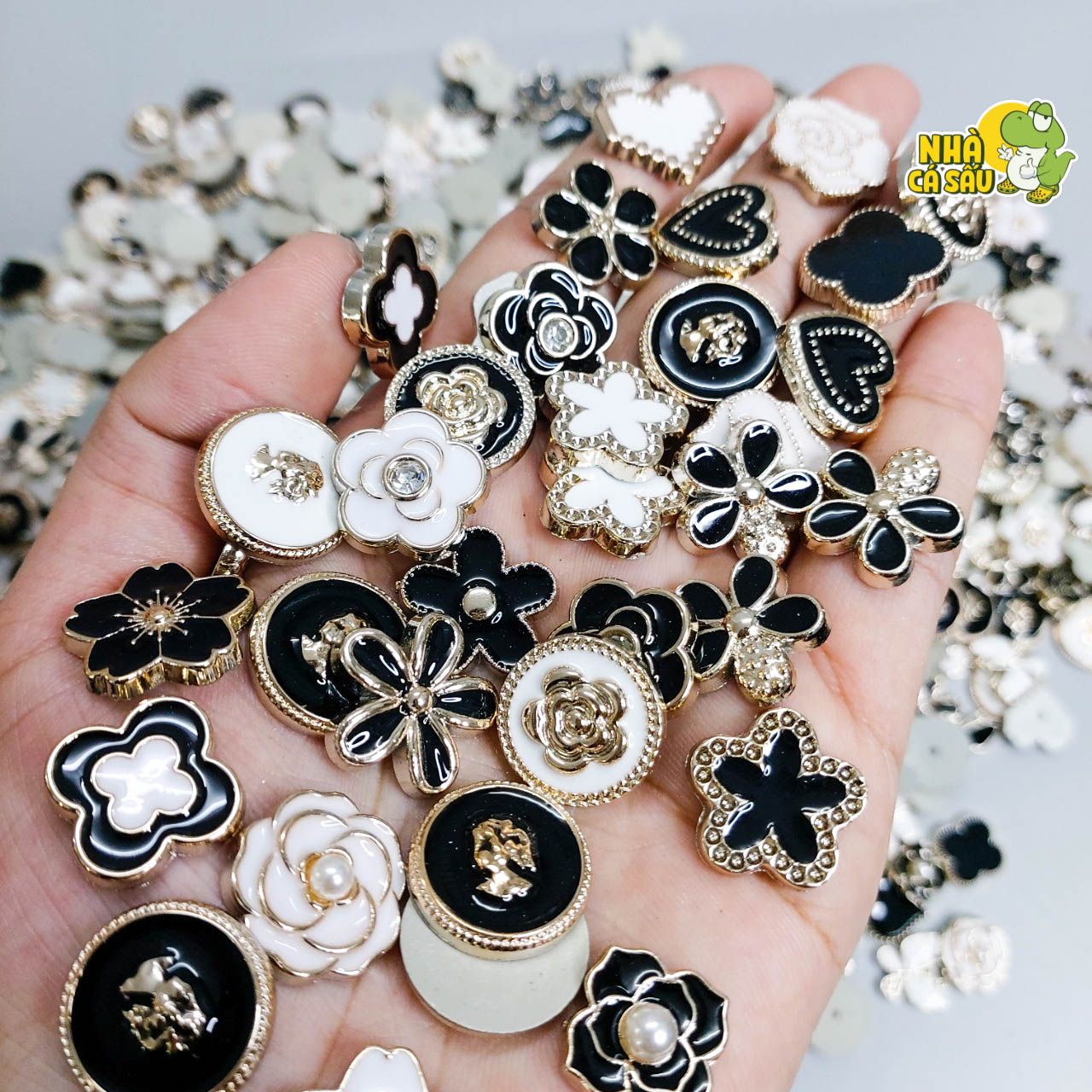  Jibbitz charms giả kim gắn dép sục cross 