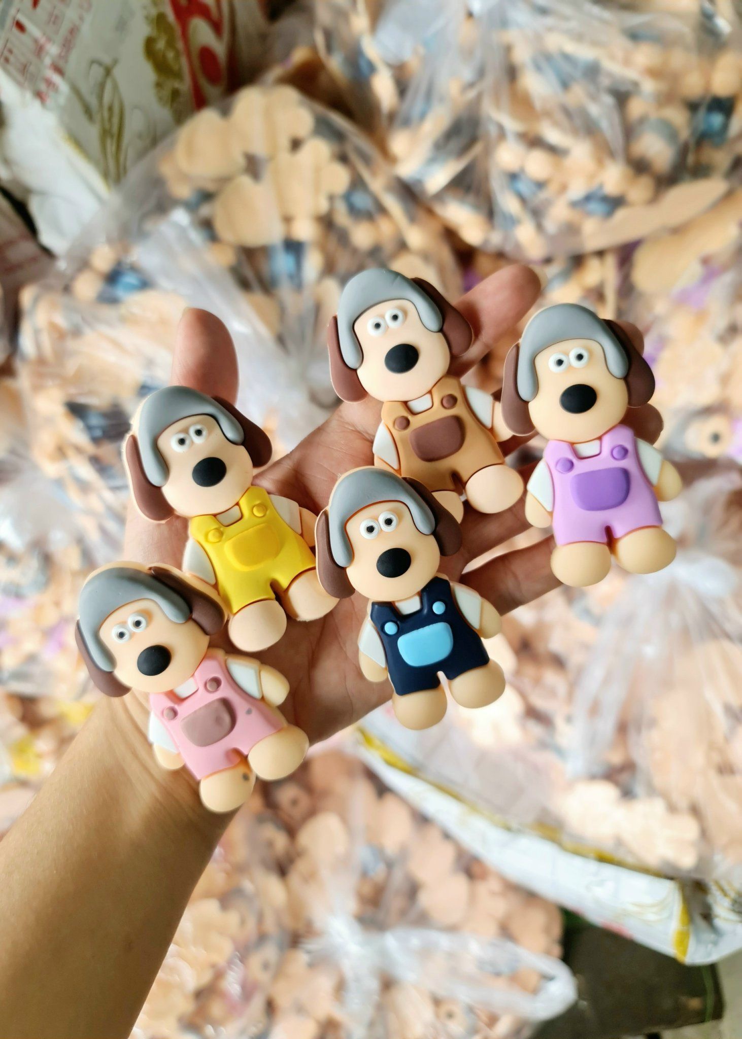  Jibbitz charms búp bê to gắn dép Dinas 
