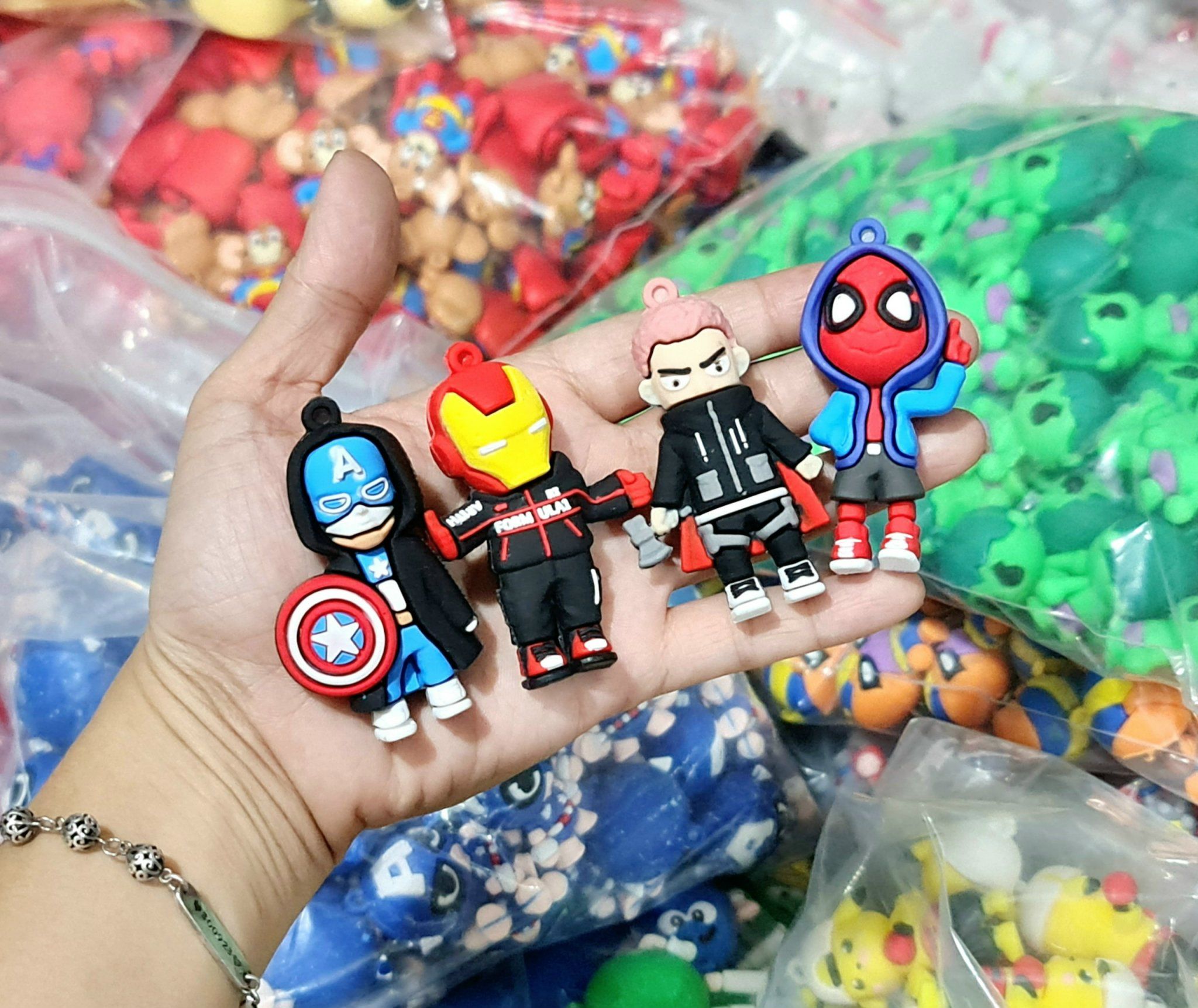  Jibbitz charms búp bê to gắn dép Dinas 